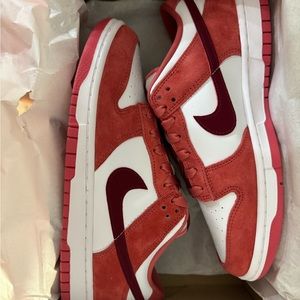 Women’s valentines dunks 2024